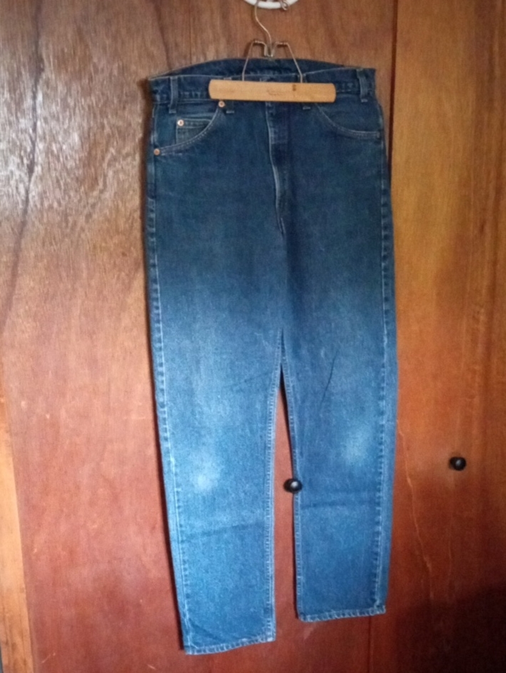Vintage Levi's Men's Dark Blue Denim Jeans - Classic Straight Fit